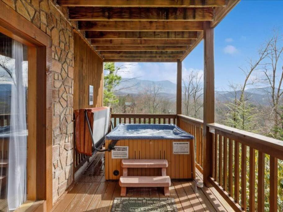 Breathtaking Views Of The Smokies, 3 Mins To Gatlinburg Villa Exterior photo